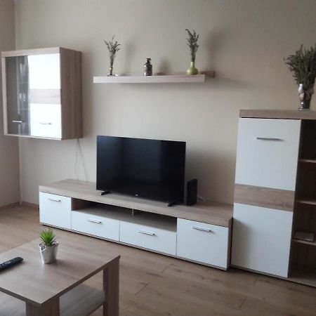 Studio+19 Apartman Kazincbarcika Exteriör bild