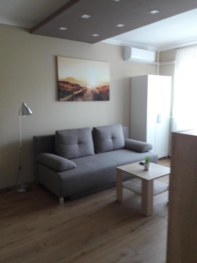 Studio+19 Apartman Kazincbarcika Exteriör bild