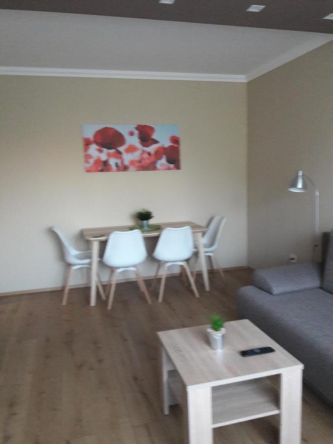Studio+19 Apartman Kazincbarcika Exteriör bild